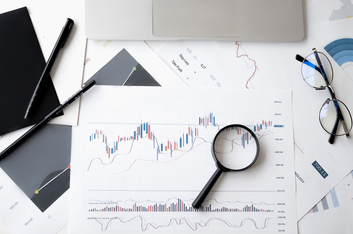 Días de Inventario Disponible (DOH): Fórmulas, Ejemplos y Errores Comunes